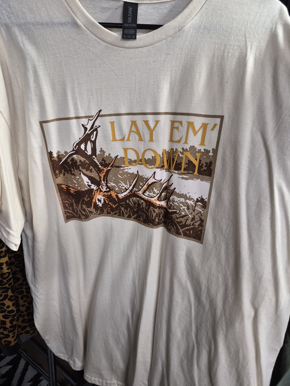 Gildan Men’s Hunting Cream Graphic 'Lay Em' Down' T-Shirt